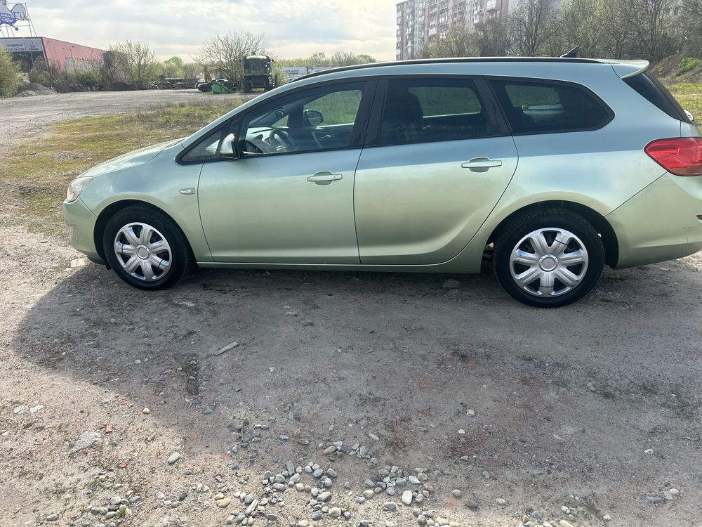 Opel astra j se vinde urgent pret negociabil