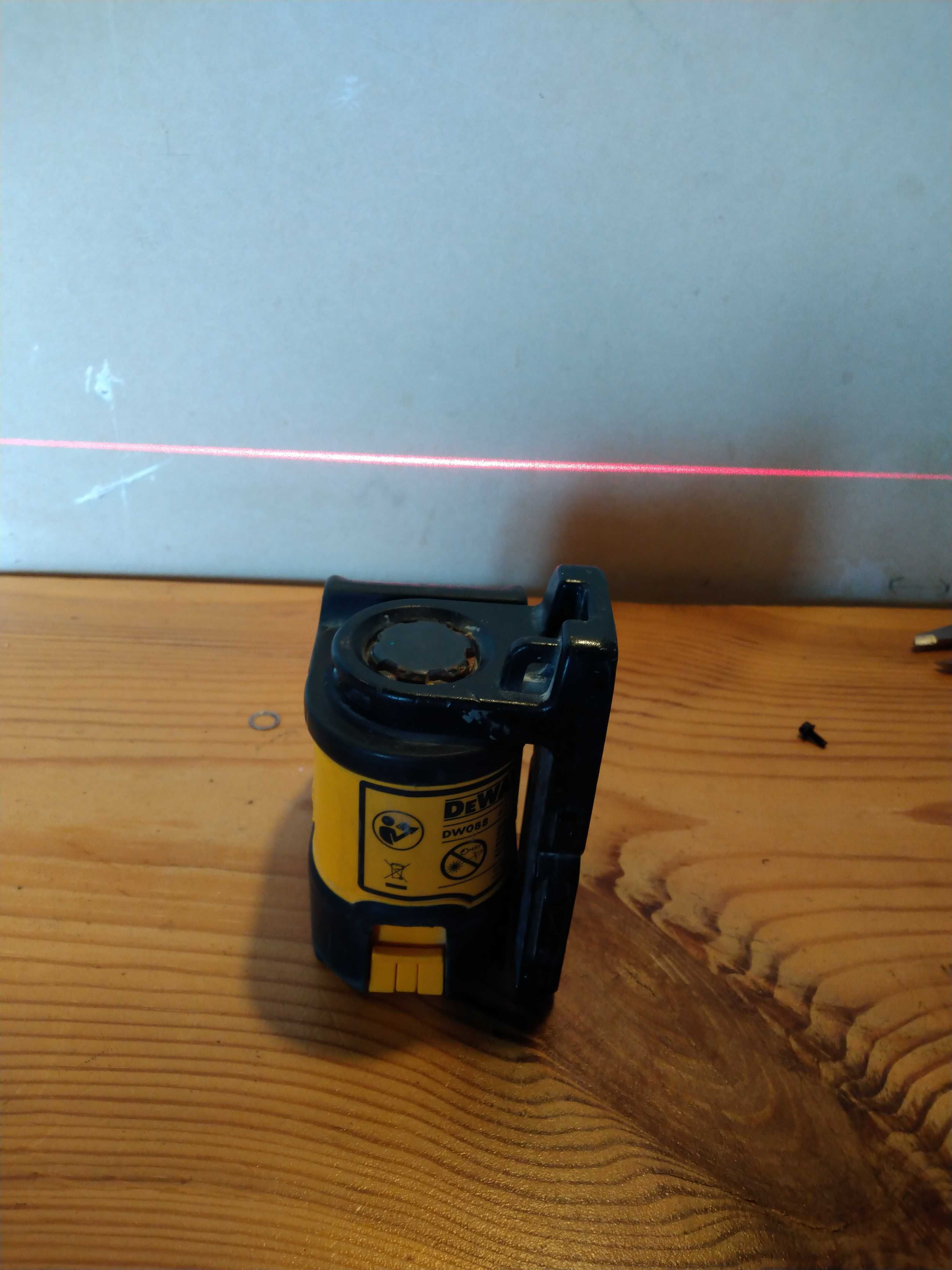 Лазерен нивелир dewalt dw088