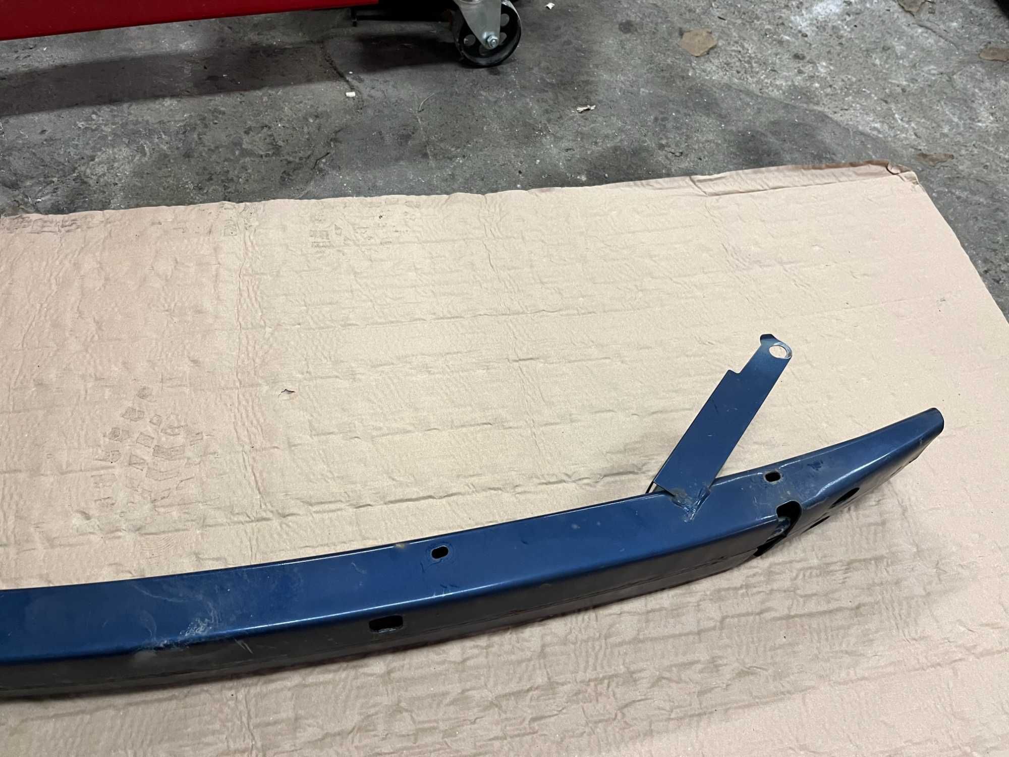 Гредата на предната броня за Toyota Corolla Verso 2003 г.