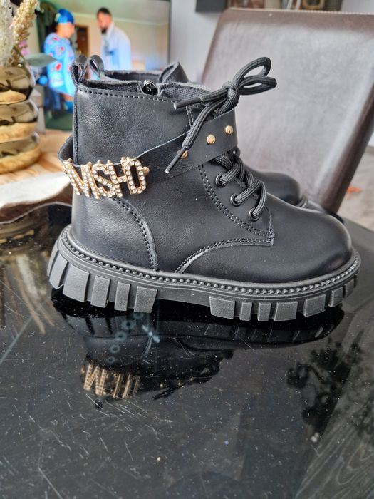 Ghete noi cu etichetă