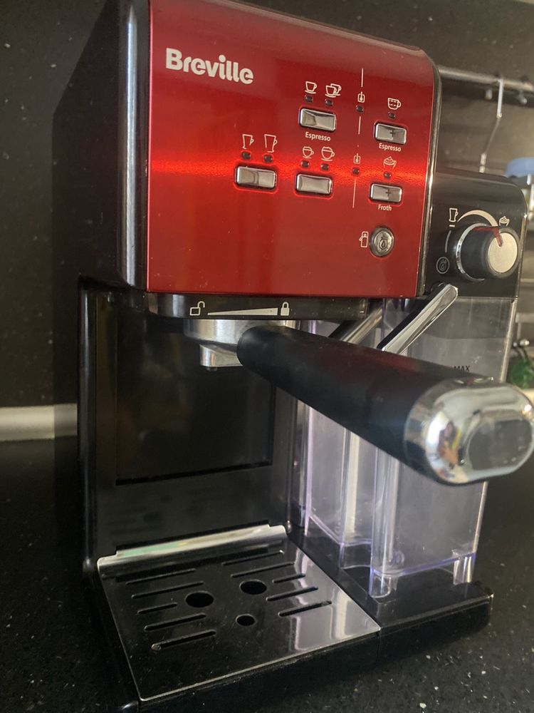 Kафе машина Breville за еспресо, капучино и лате