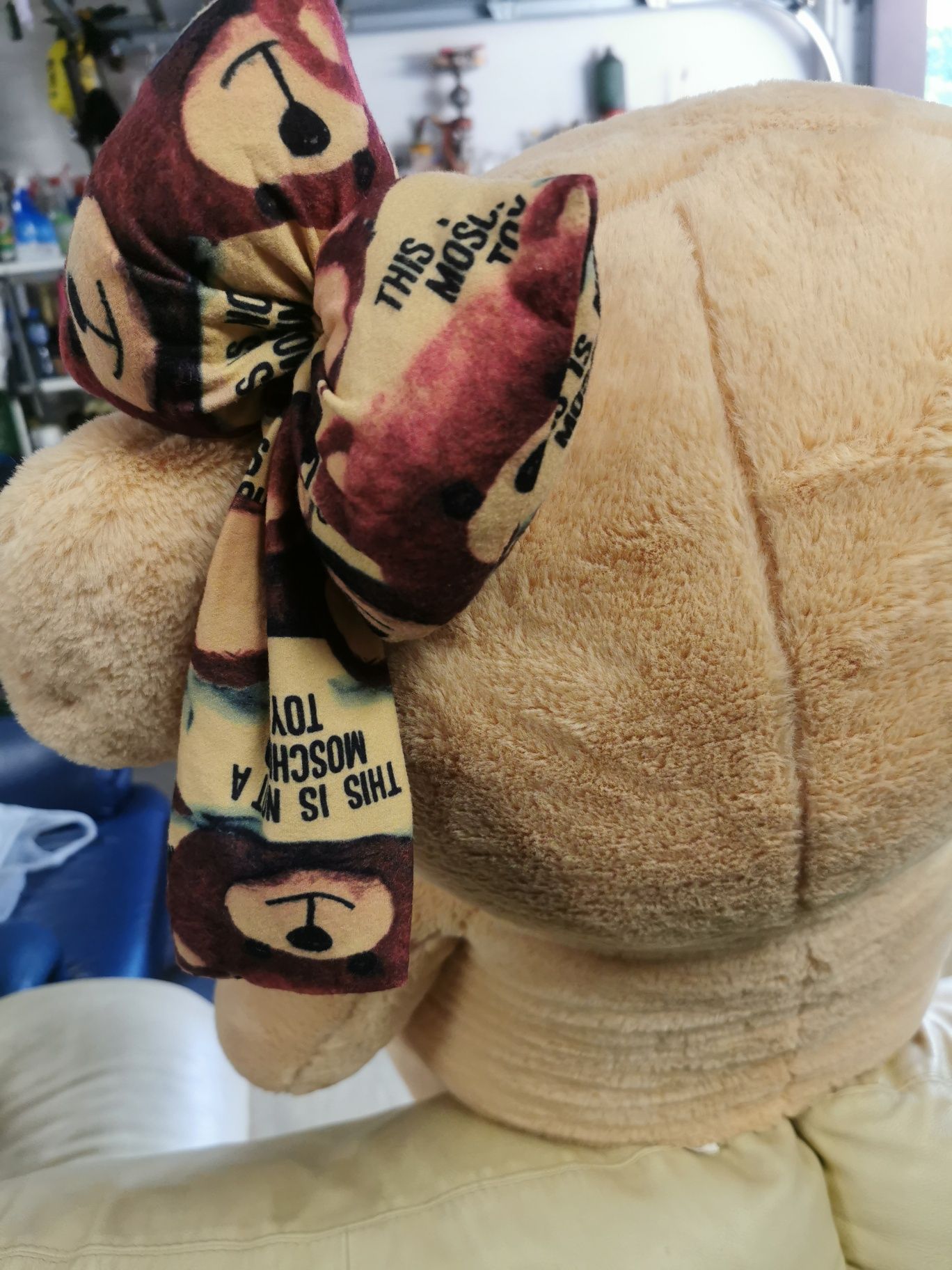 Огромен плюшен мечок moschino 120см.