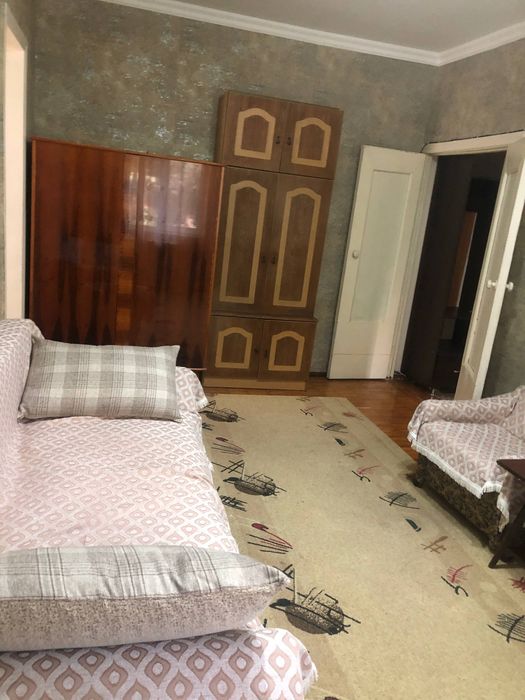 Продам Югнакий 1/2/5 балкон 2*3(под аренду готовая)или жить