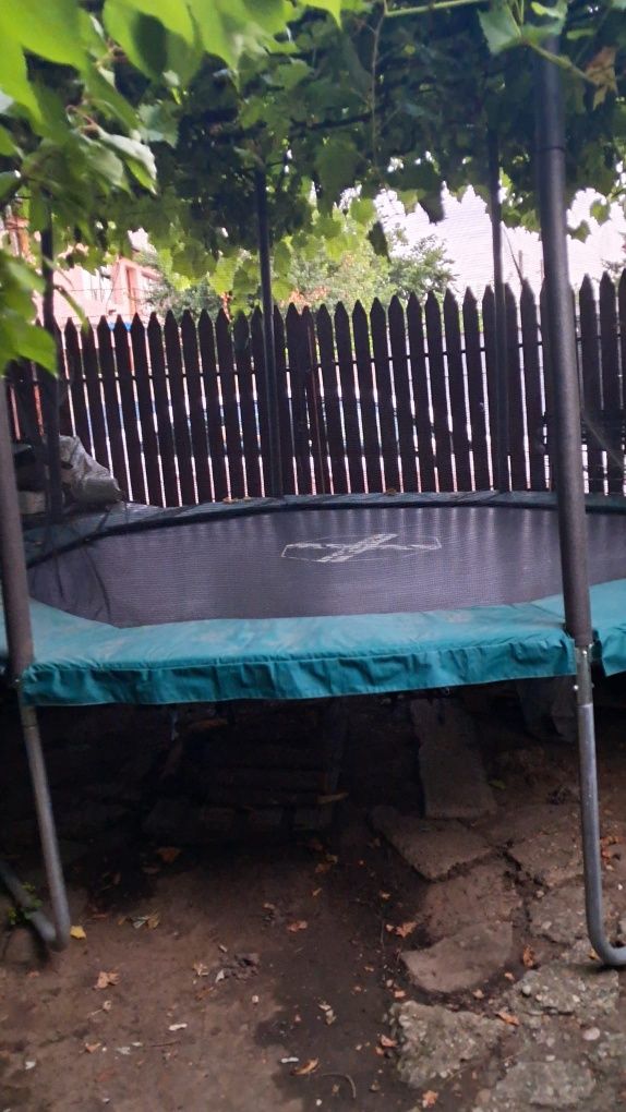 Trambulina decathlon stare foarte bună  diametru 300cm