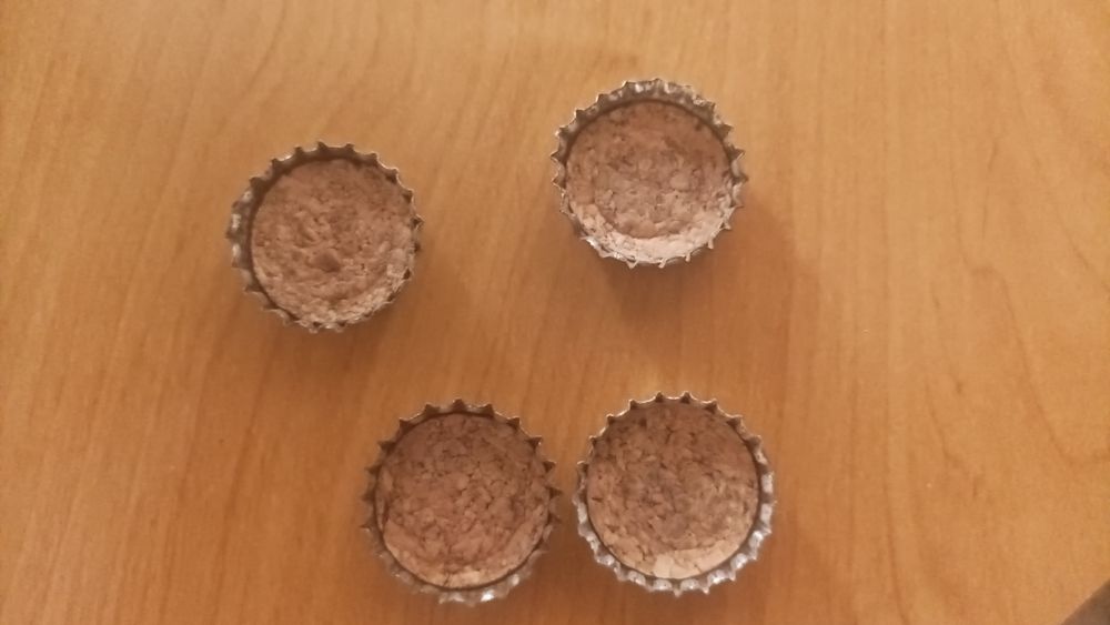 Стари бирени капачки  корк