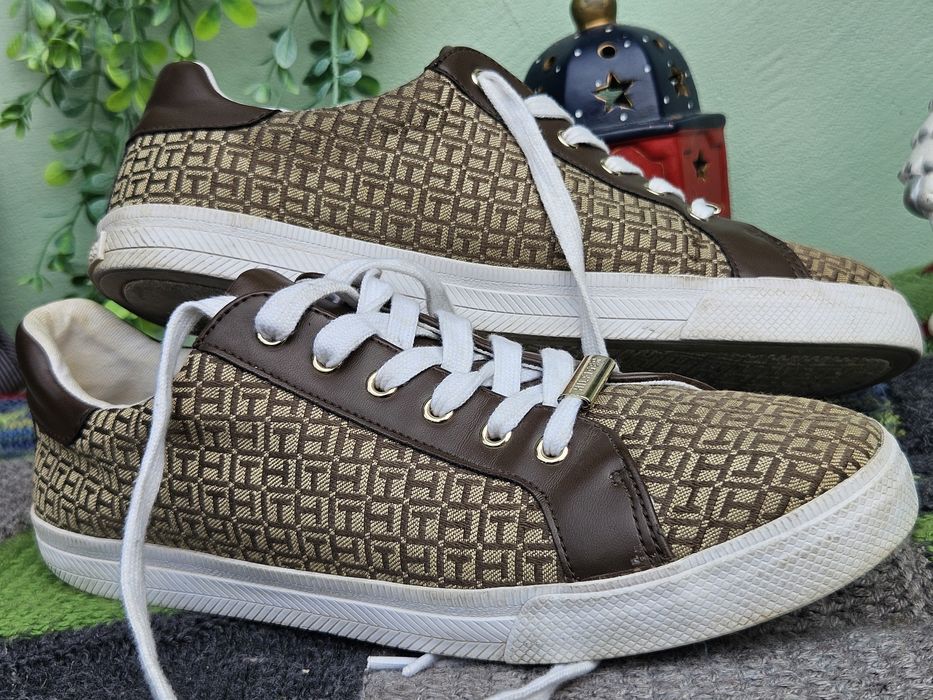 Tommy Hilfiger оригинални кецове N43,5