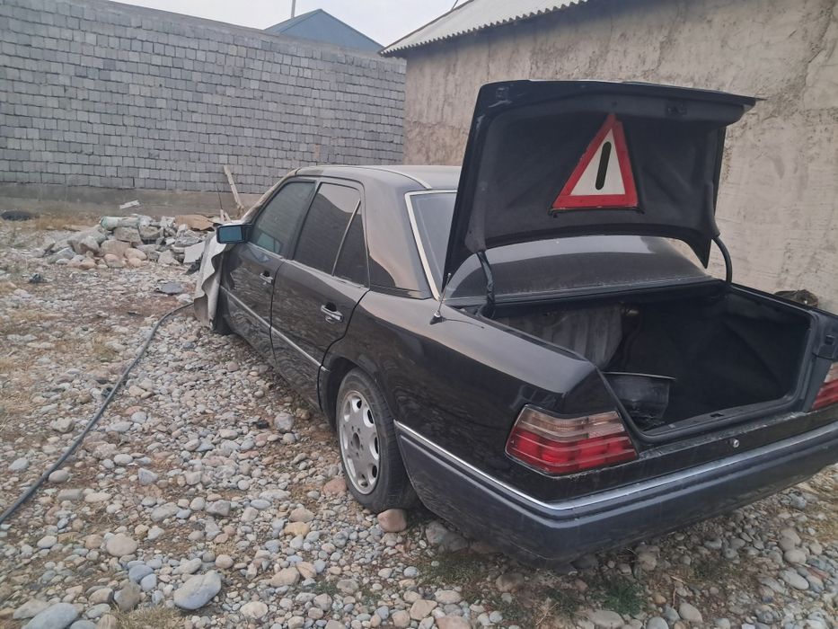 Мерседес  124 2.8