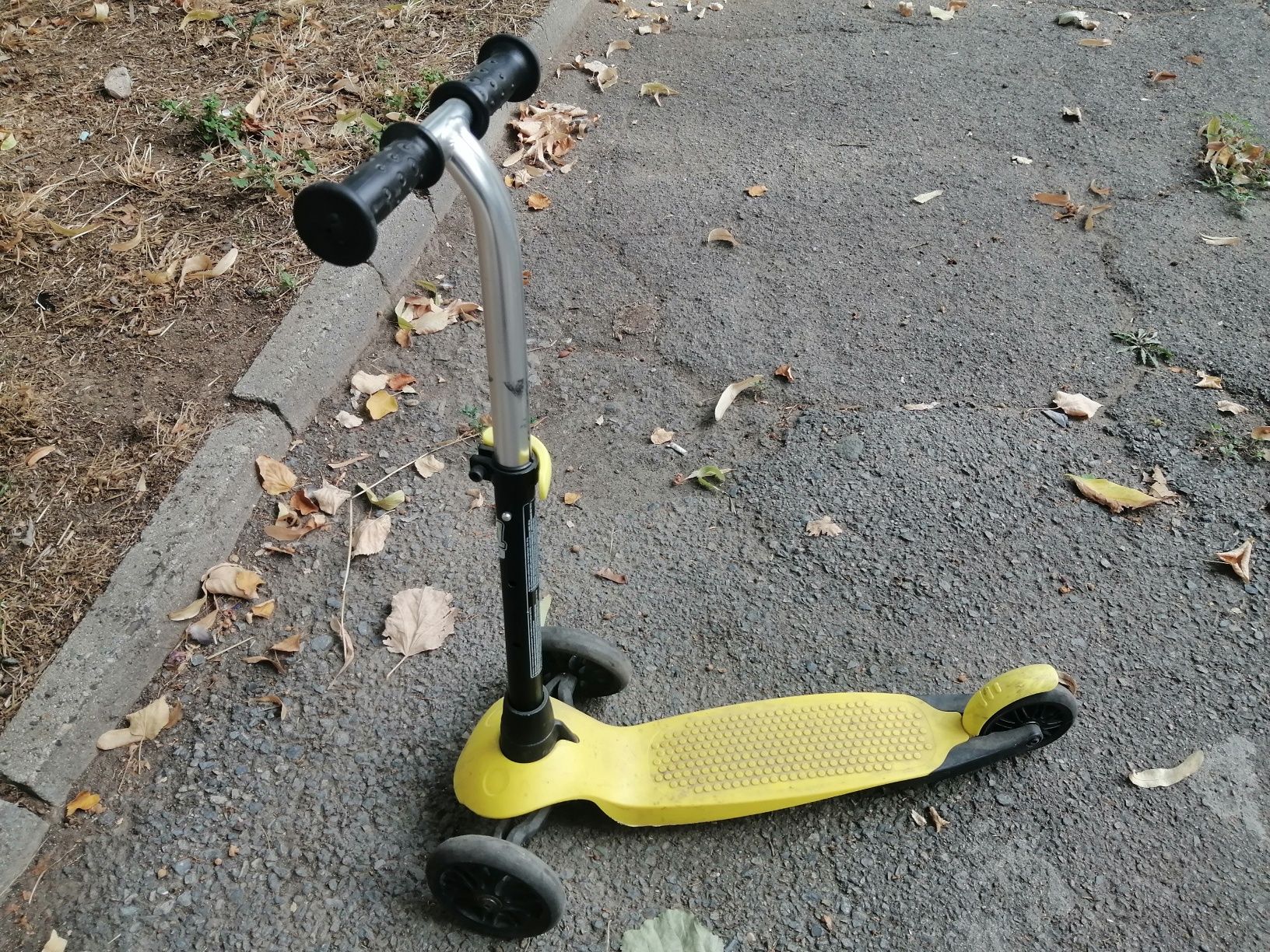 Детска тротинетка с  3 колела BTWIN B100, Жълта