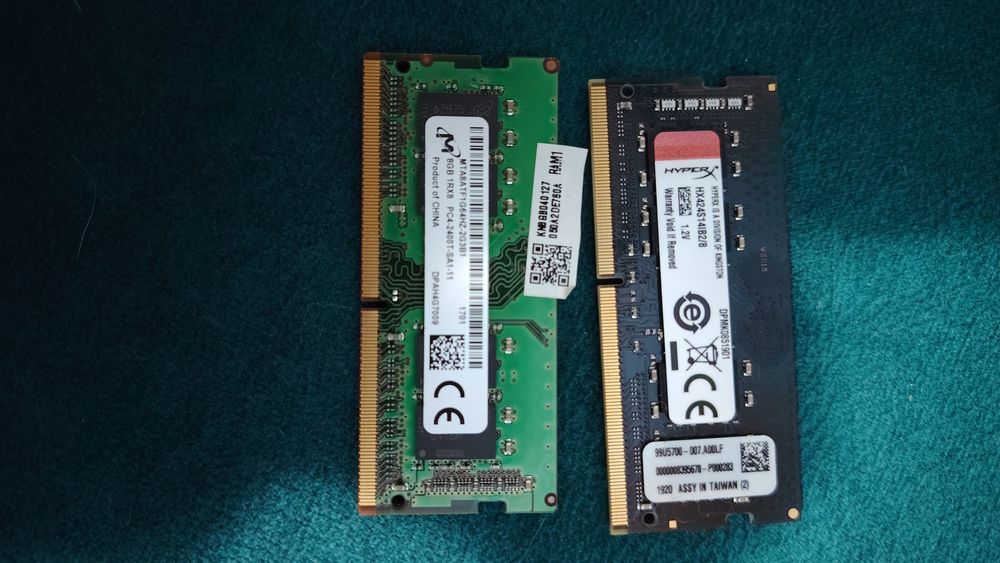 Vând 2 x 8 GB RAM laptop DDR4 – Kingston HyperX + Micron
