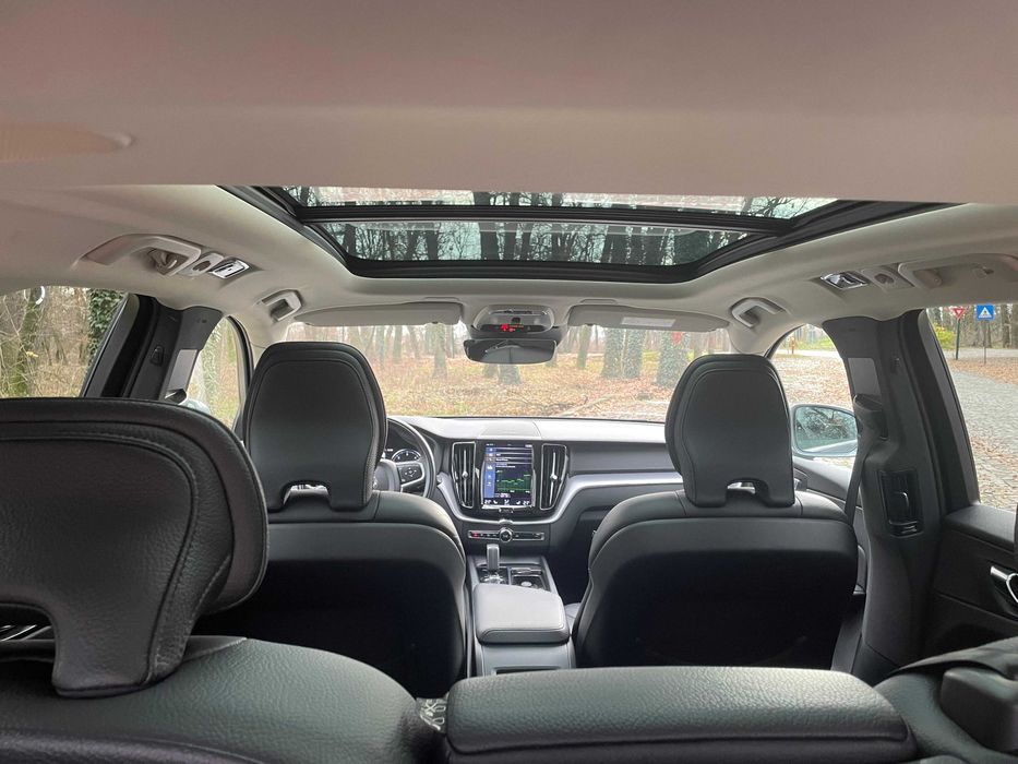 VOLVO XC60 B4 Diesel AWD, Momentum Pro Mild-Hybrid Pavilion Panoramic