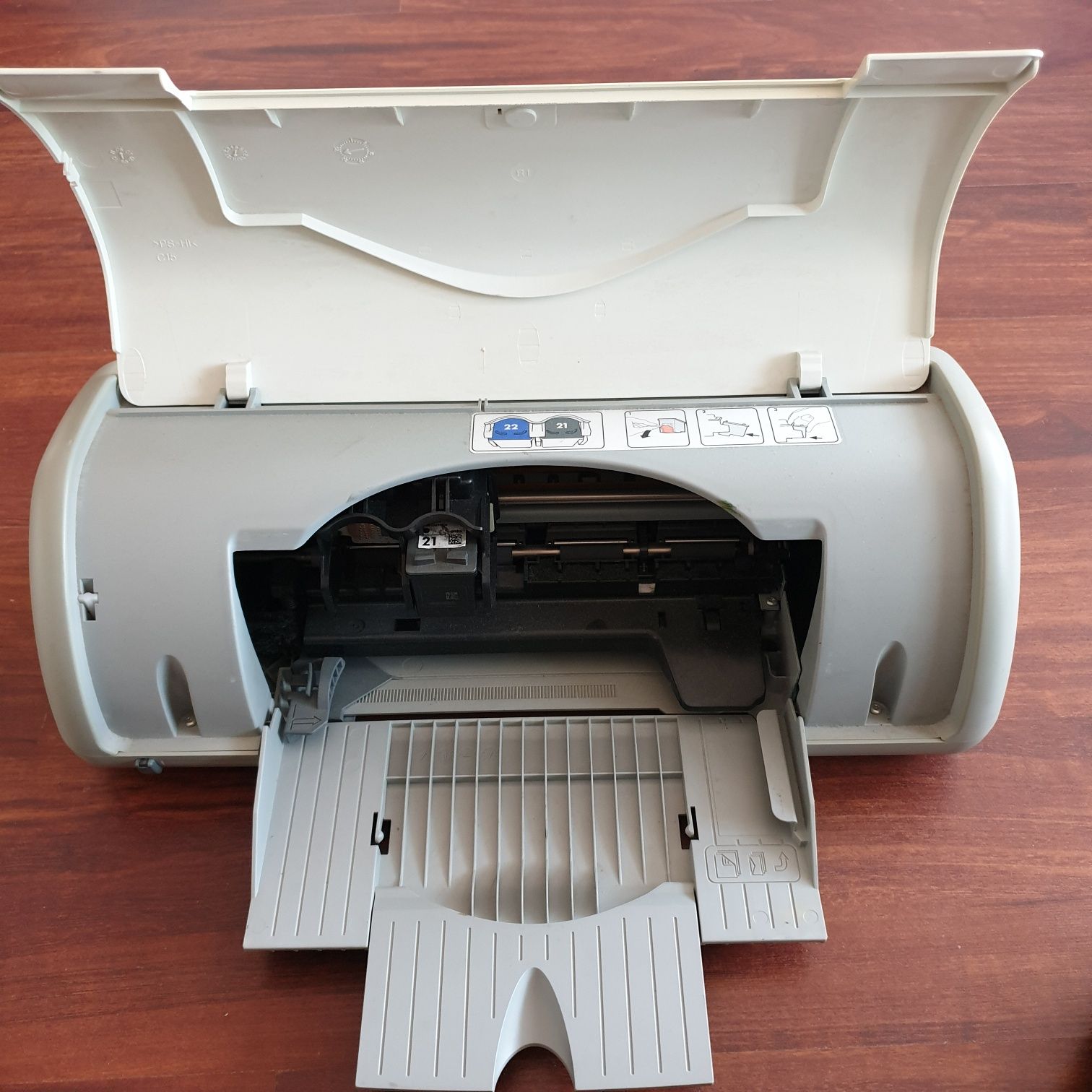 Цветной Принтер компактный HP Deskjet D1360