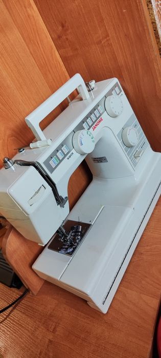 Продам швейную машинку