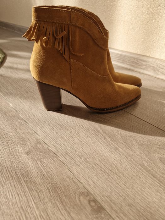 Казаки замшевые продам