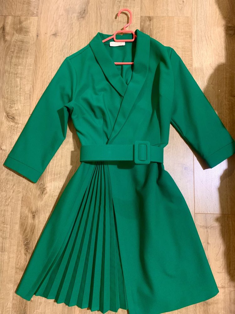 Нова официална зелена рокля