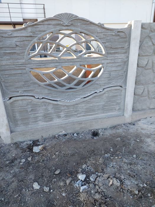 Executăm gard de plăci sau de beton