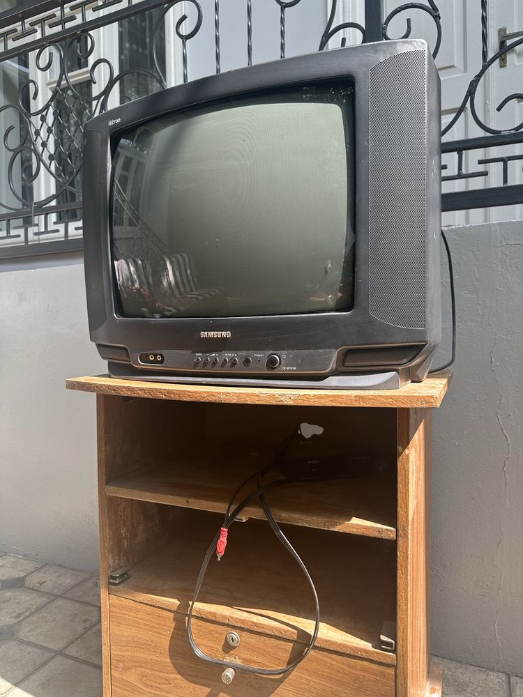 Samsung televizor, podstavka, tuneri bn sotiladi