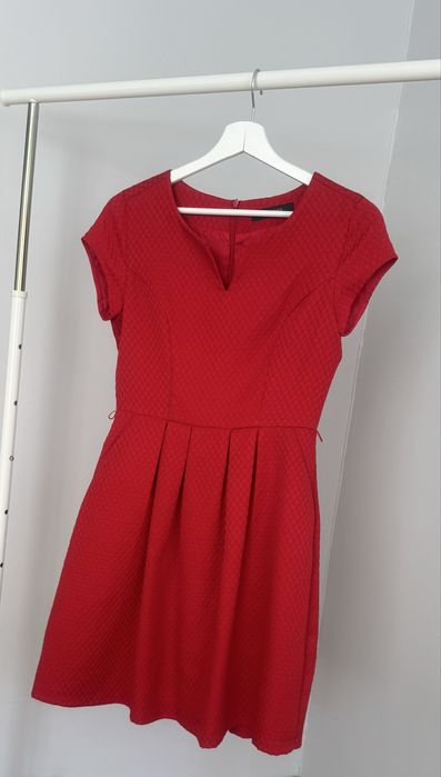 Червена рокля Reserved