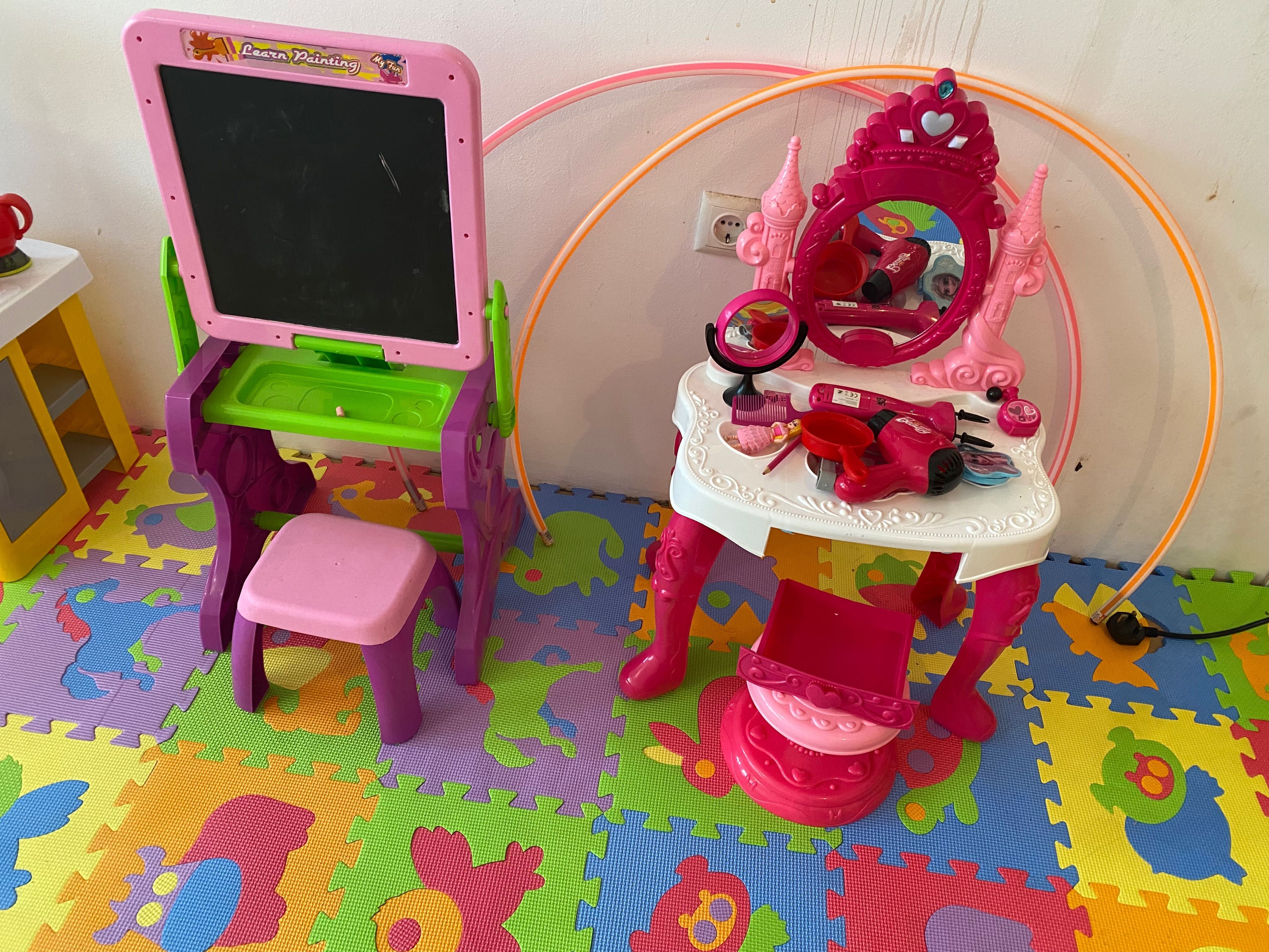 Цяла детска стая с играчки за момиче, двуместен акумулаторен джип