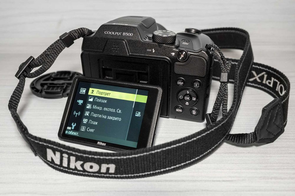 Nikon Coolpix B500 + Подаръци