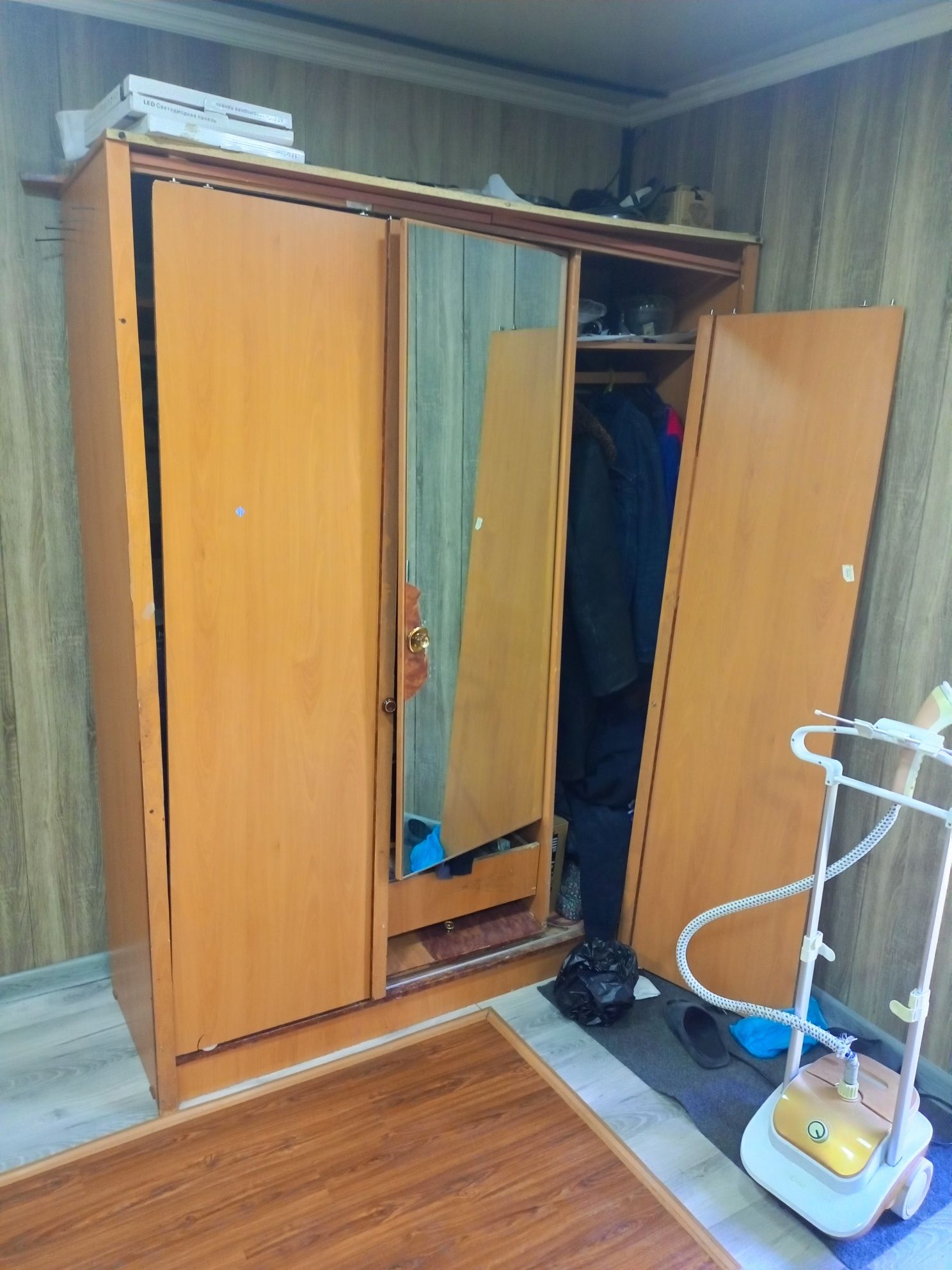 Продается своя мебель