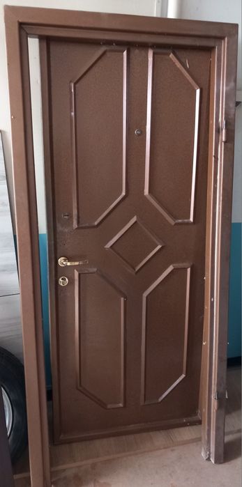 Входна метална врата 192/80см дясна