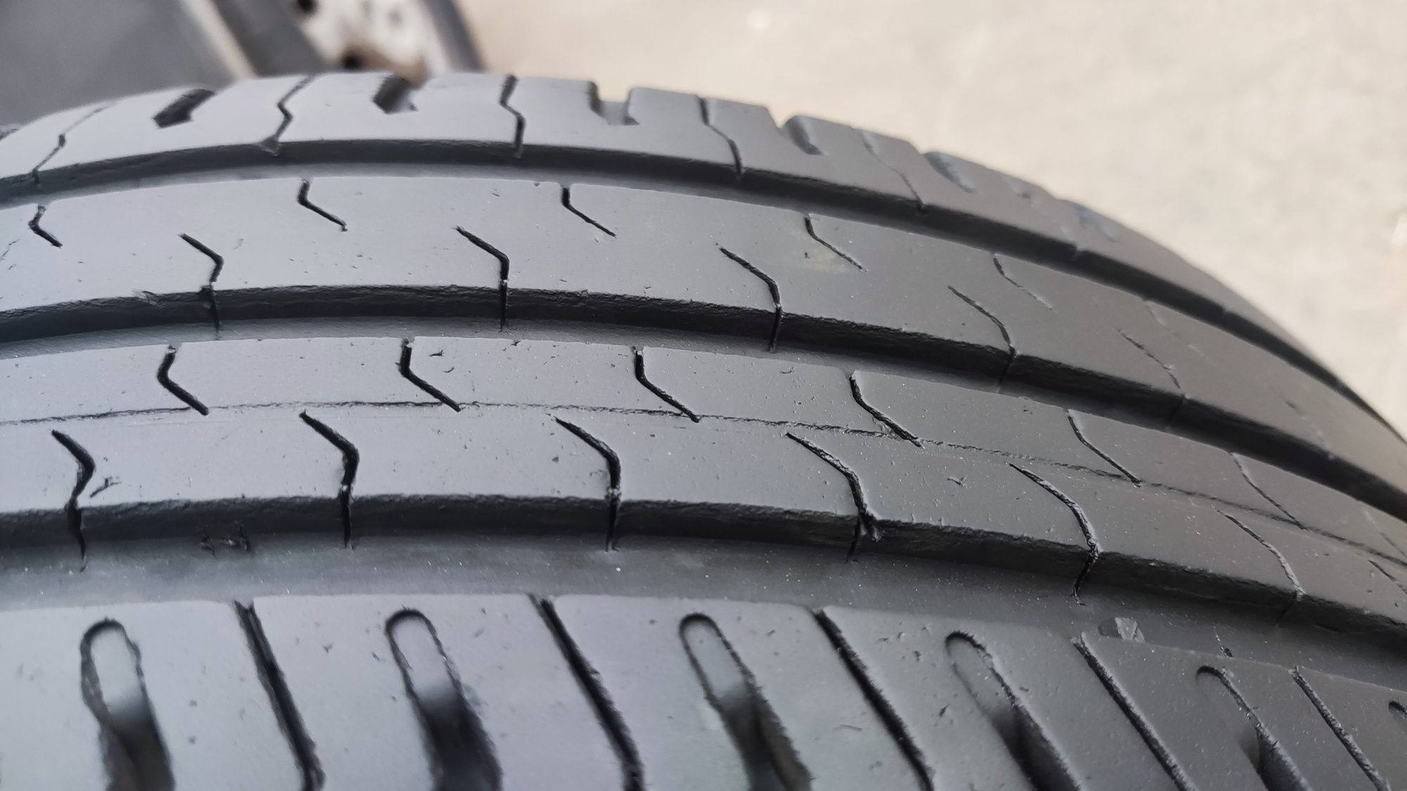 4бр. летни гуми 185/55/15 Continental Eco Contact 5 
dot22
7+mm
Много