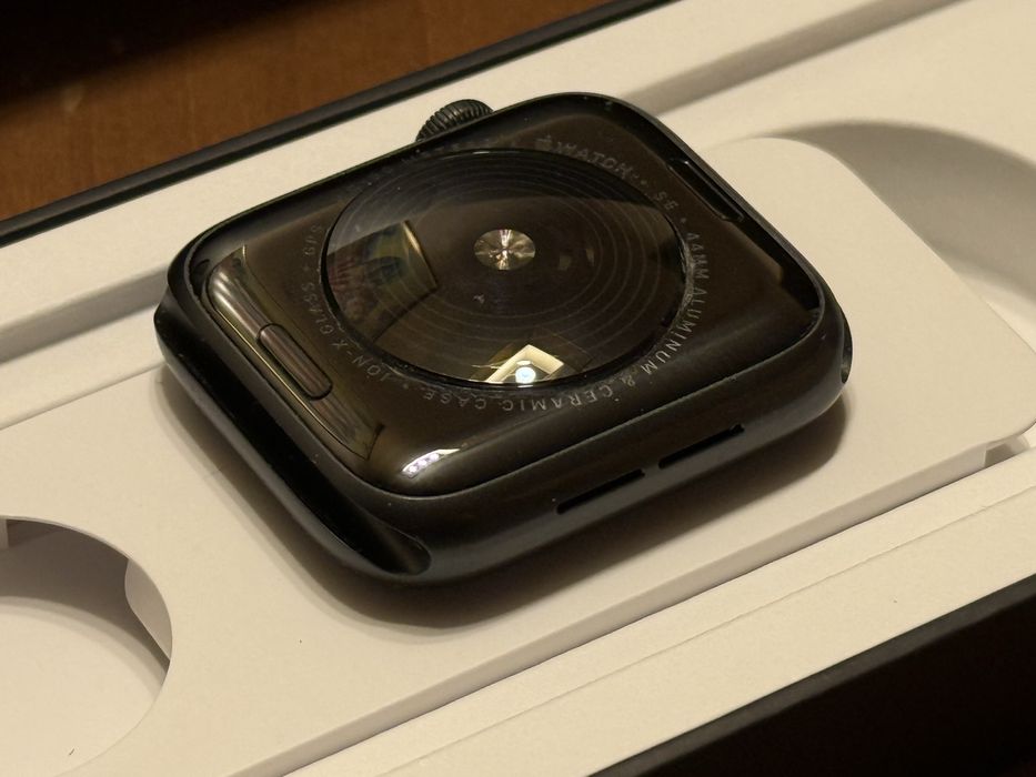 Apple Watch SE Nike 44mm Space Grey - перфектен