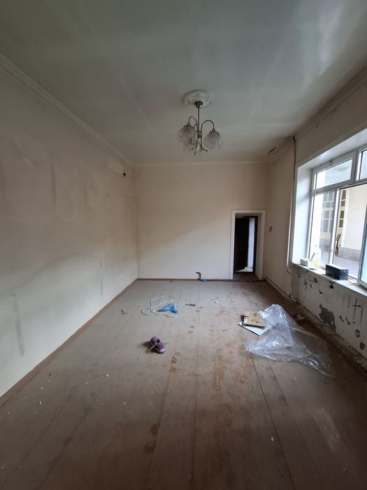 Продатся большой дом вдоль дороги