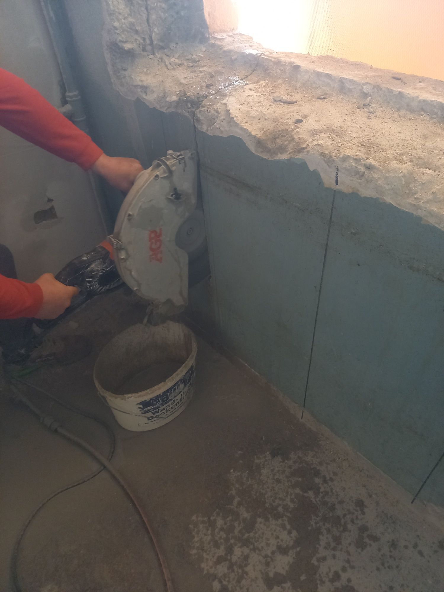 Decopertare Gresie-F Taiere Pereți Beton Santuri instalație Bucuresti