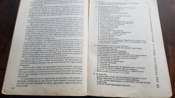 Vand manual de biologie din 1980 in limba maghiara