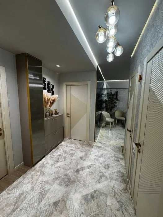 3ком/1/4 87м2 с новым HI-Tech ремонтом напротив кафе "на небе"! Ц6