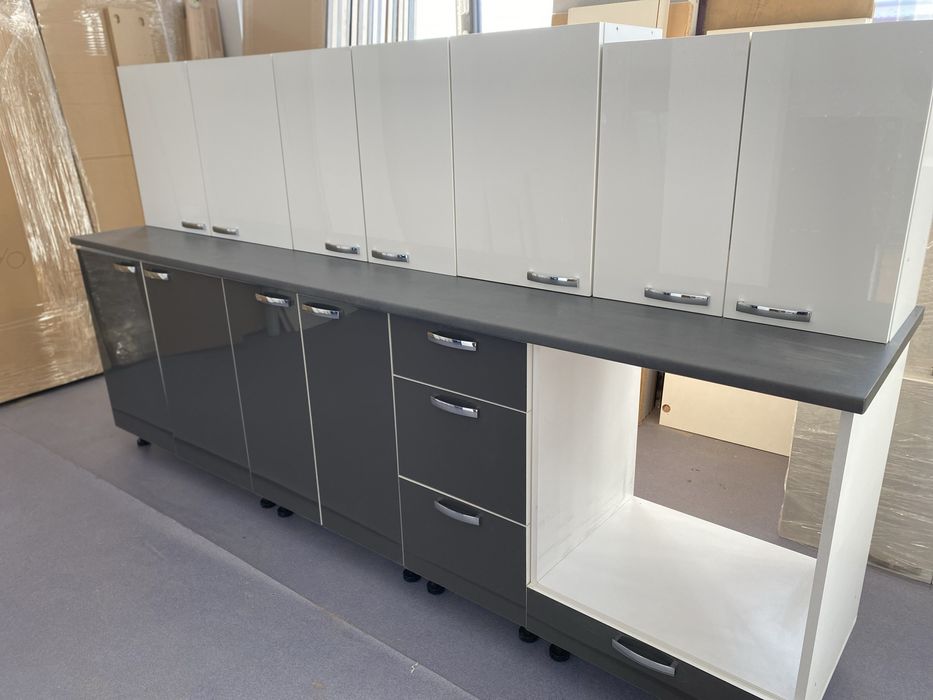 Mobila de bucatarie lucioasa 260 cm Noua !!