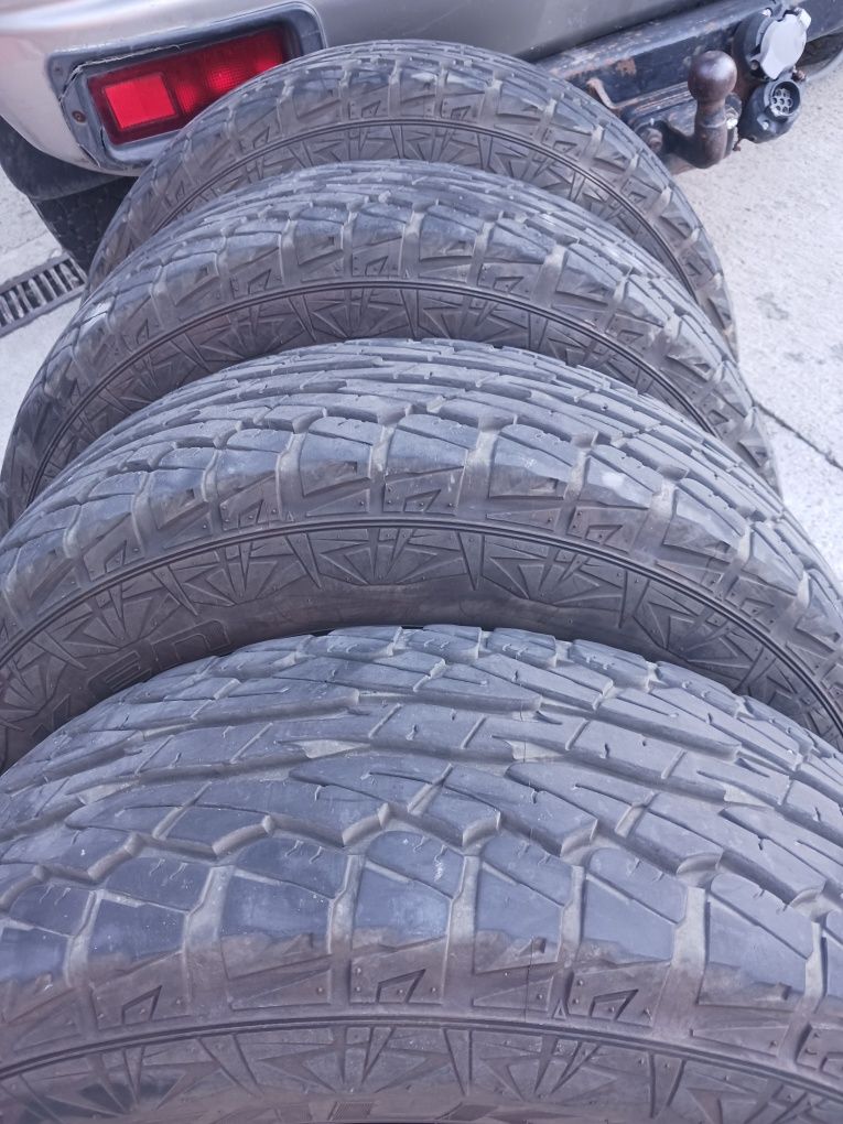 Продавам много запазени  гуми Falken 235/70/16