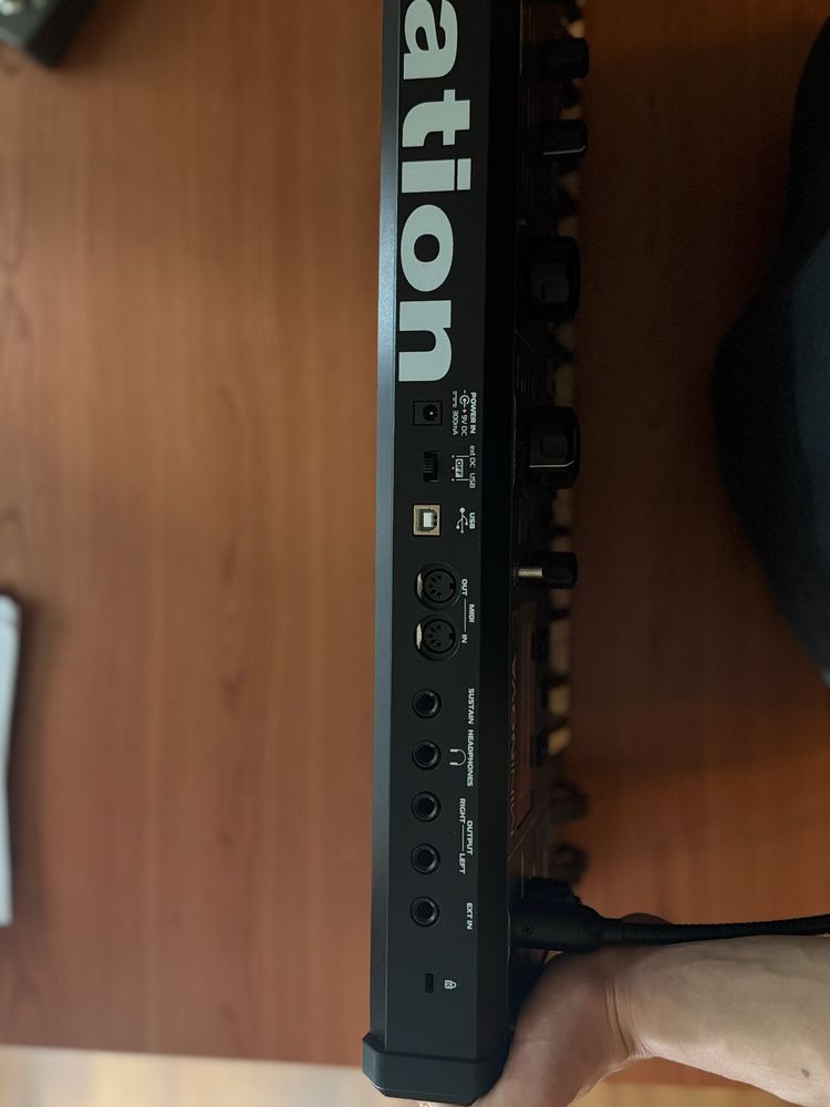 Novation MiniNova – Ca Nou + Cutie + Microfon – 1200 RON