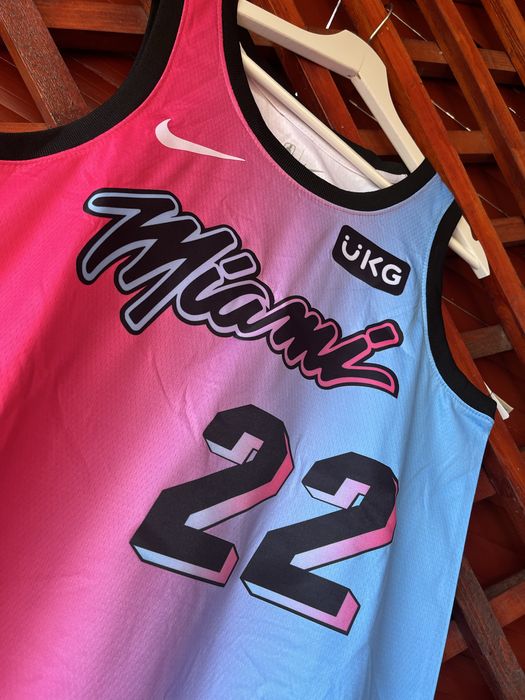 Compleu baschet - Miami Heat - Butler 22