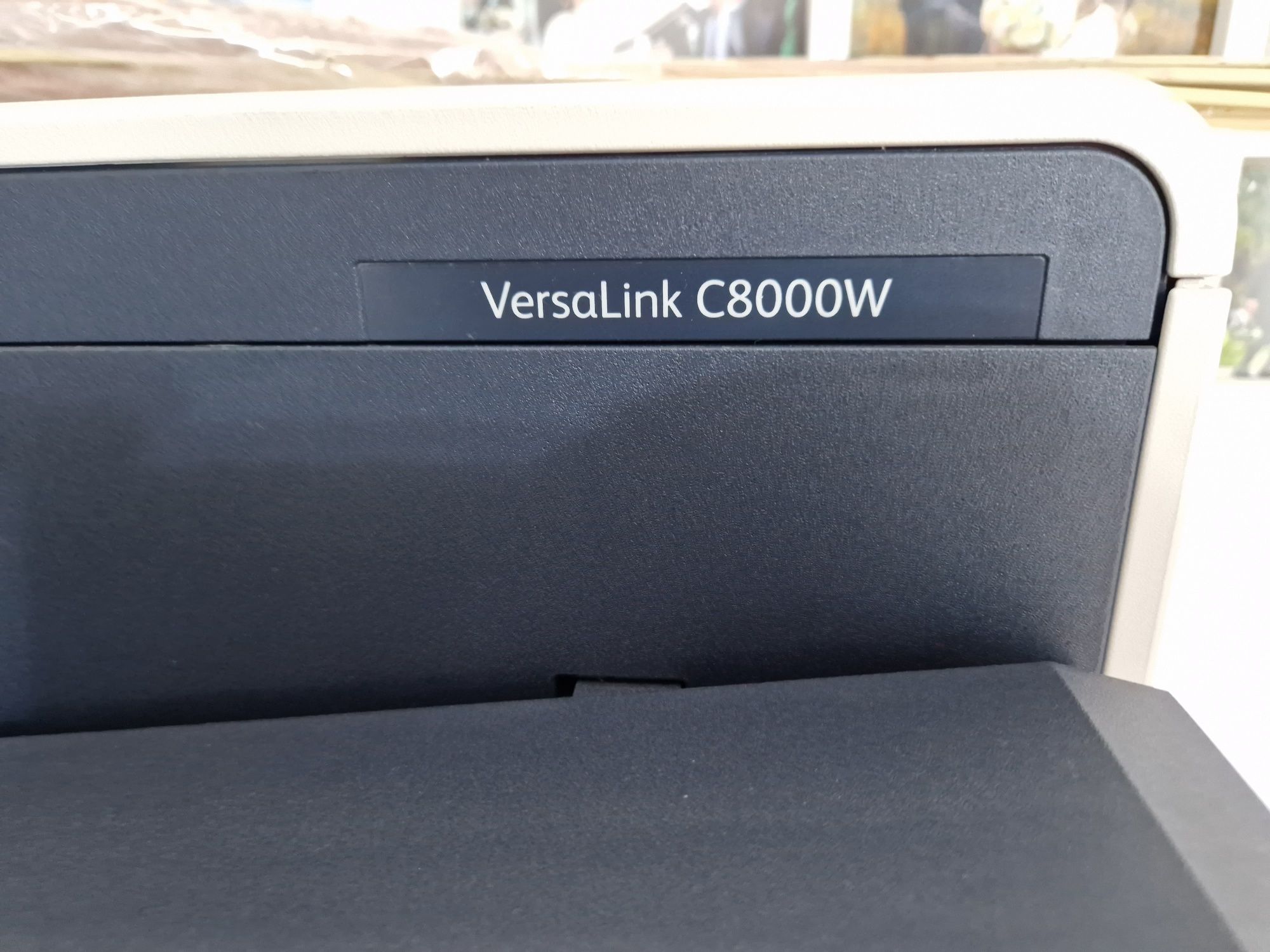 Vând imprimanta xerox VersaLink C8000W