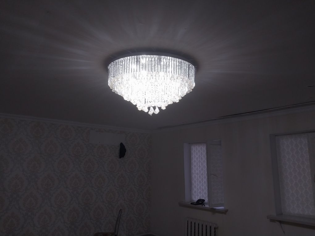 Продается люстра