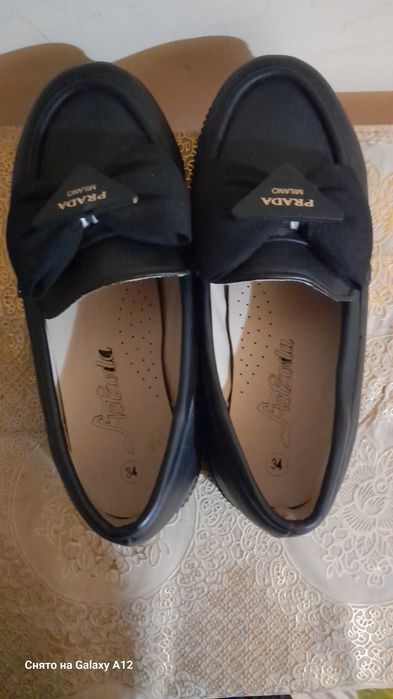 Продается обувь.