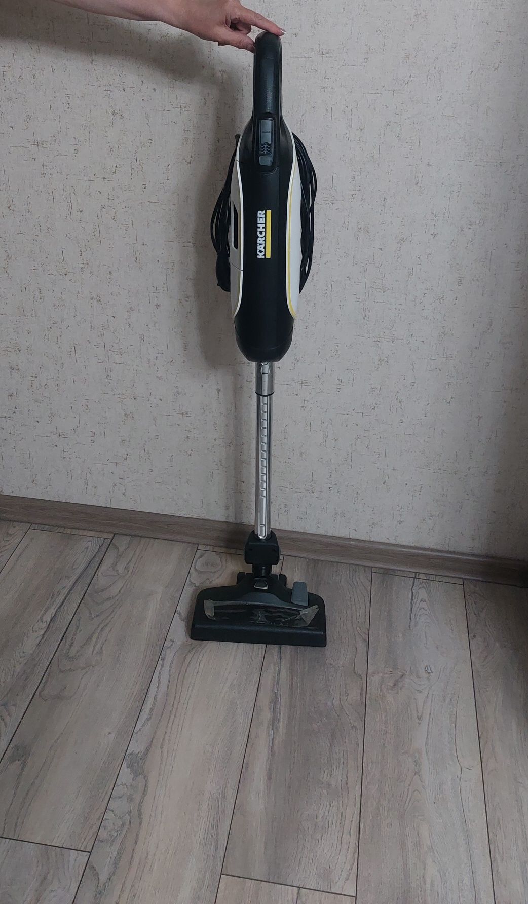 Пылесос вертикальный Karcher