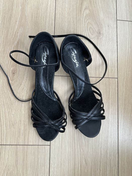 Спортни обувки за латино танци