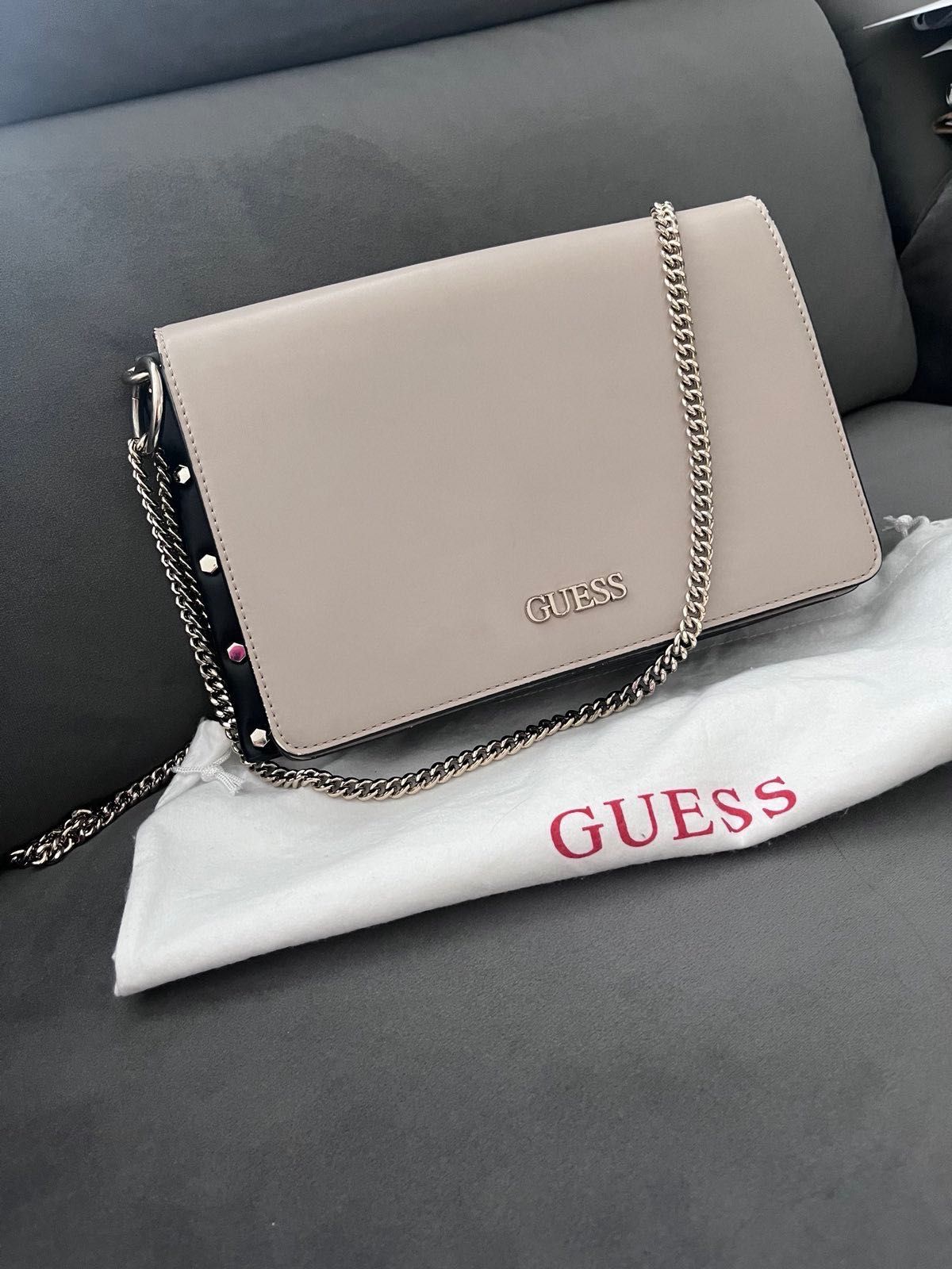 Дамска чанта GUESS