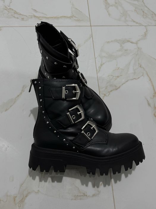 Боти с дебела подметка Stradivarius