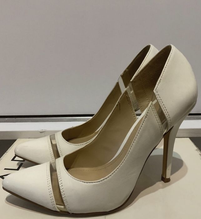 Pantofi stileto din piele