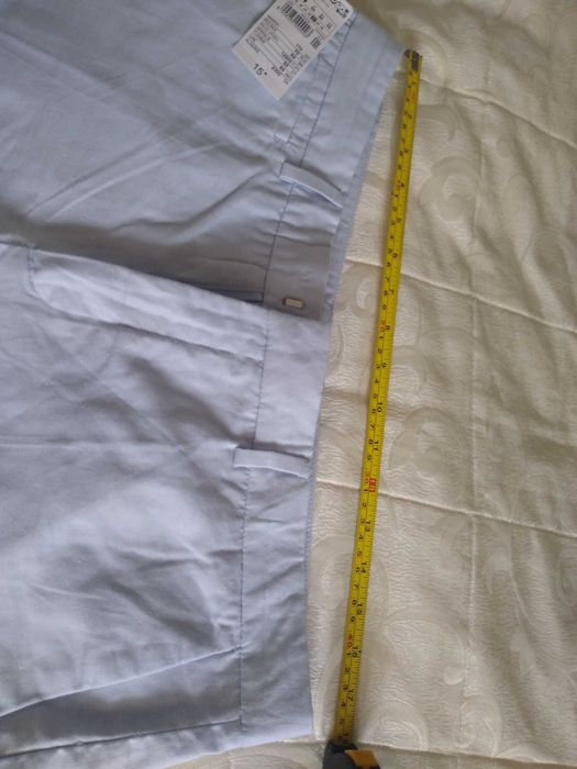 Pantaloni chic scurți bărbați de la KIABI