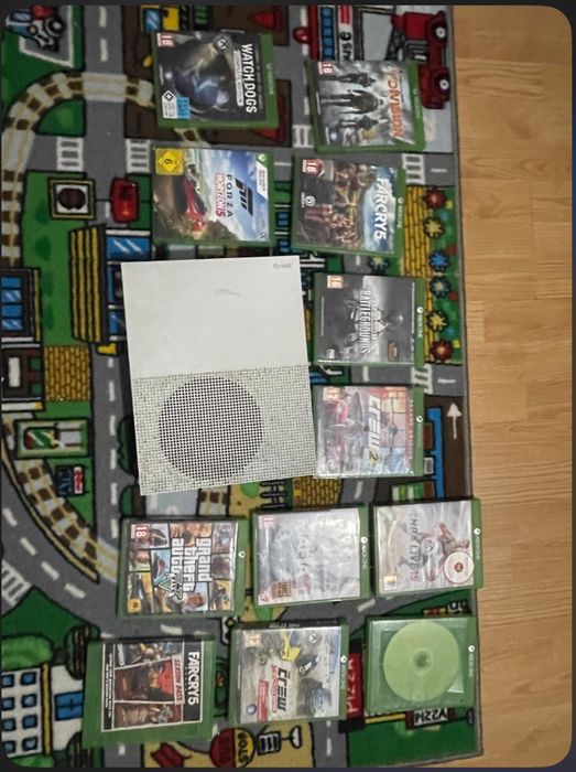 Vand xbox one s impecabil