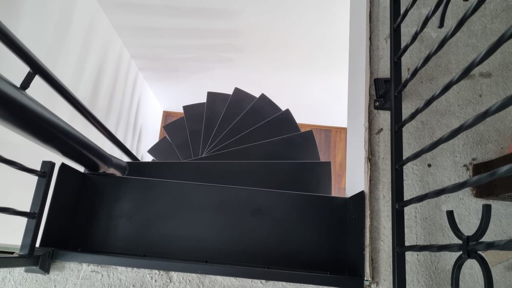 Scara pentru acces la mansarda/Scara in spirala/Scara