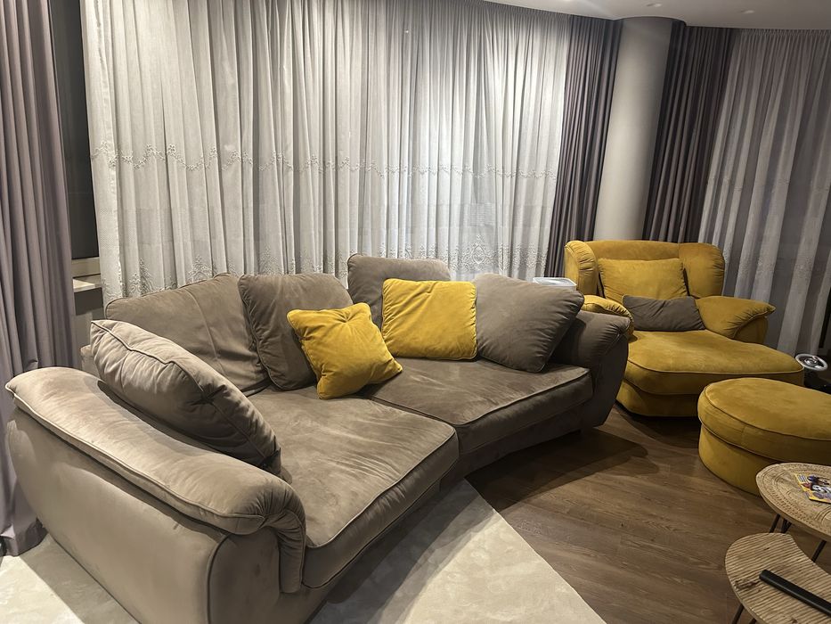 Диван с фотьол и табуретка