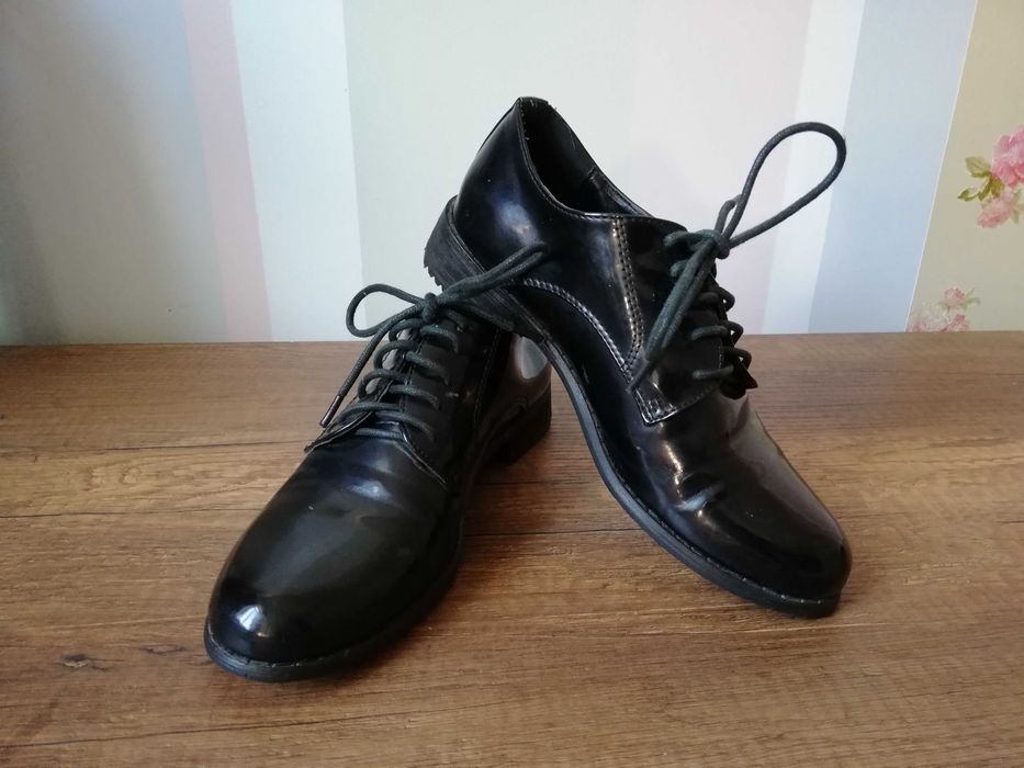 Дамски лачени обувки  ПАОЛО БОТИЧЕЛИ, нисък ток, шита подметка