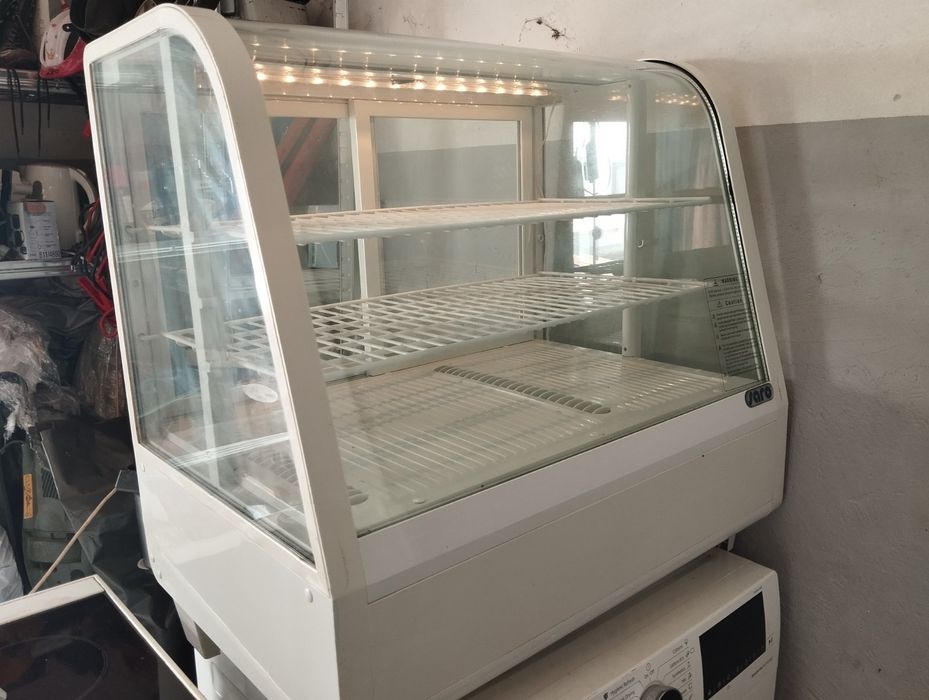 Хладилна витрина Saro