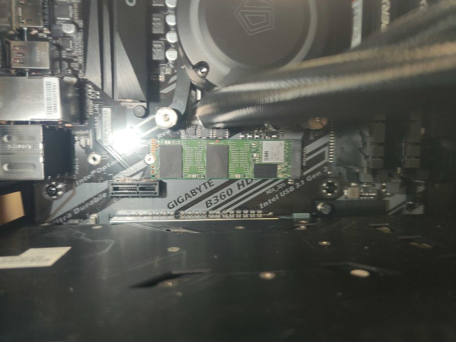 PC i5 9600k  32 GB DDR4  Video GTX 1070  ssd 1t